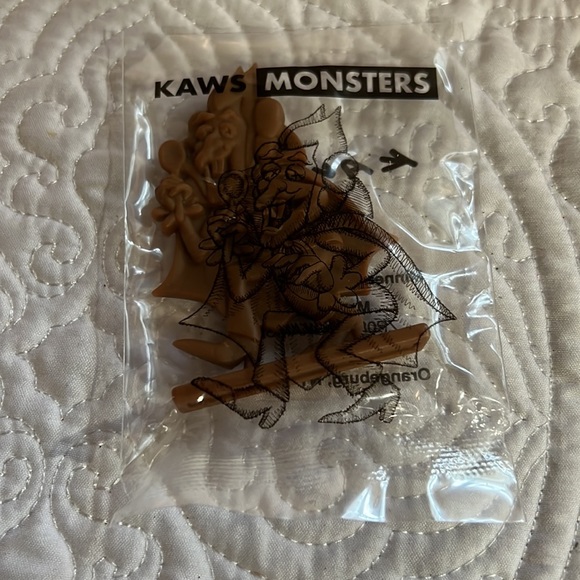 Set of 4, KAWS Monsters, new - Picture 6 of 10